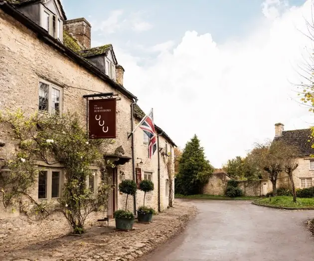 Image of the outside of The Three Horseshoes pub in the Windrush valley