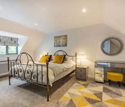 The Old Garage Master Bedroom - StayCotswold