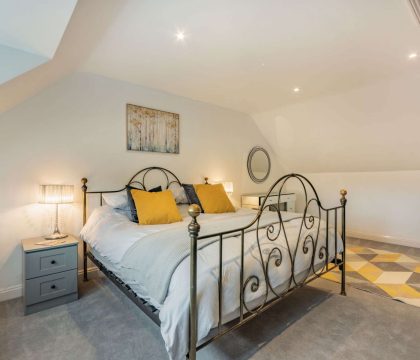The Old Garage Master Bedroom - StayCotswold