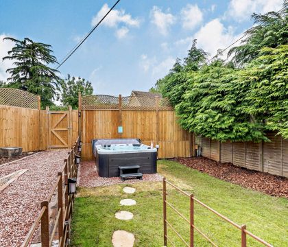 The Old Garage Garden - StayCotswold