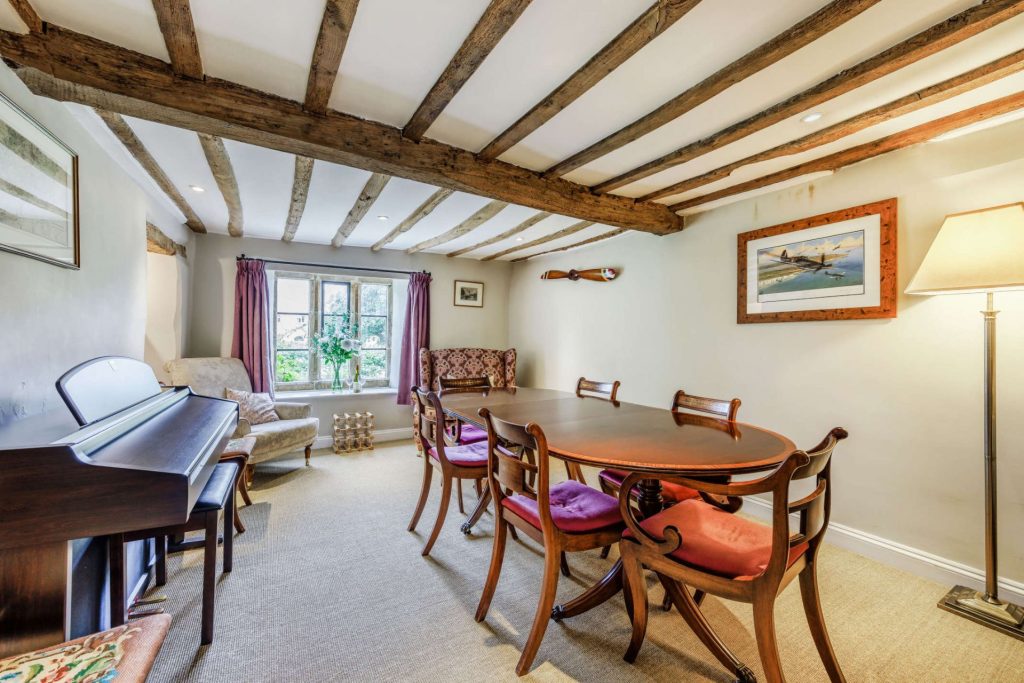 The Old Farmhouse, 3 Bed Cotswold Holiday Home near BourtonontheWater