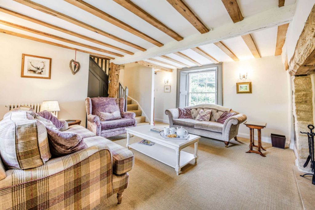 The Old Farmhouse, 3 Bed Cotswold Holiday Home near BourtonontheWater