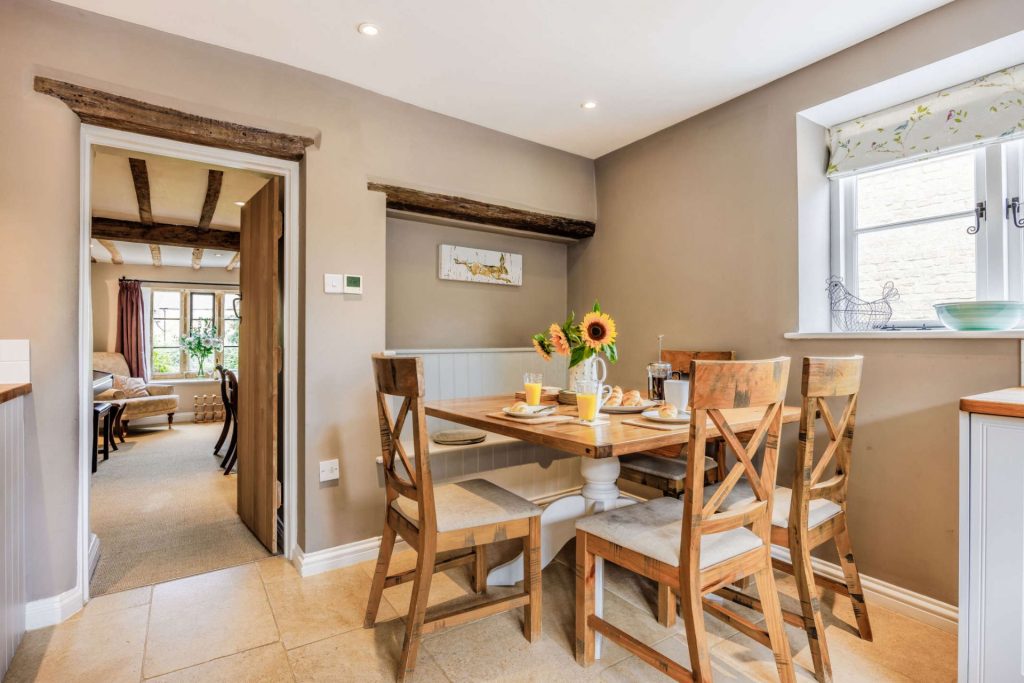 The Old Farmhouse, 3 Bed Cotswold Holiday Home near BourtonontheWater