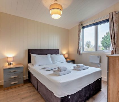 Cotswold Lodge Master Bedroom - StayCotswold