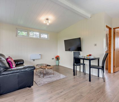 Cotswold Lodge Sitting  & Dining Area - StayCotswold