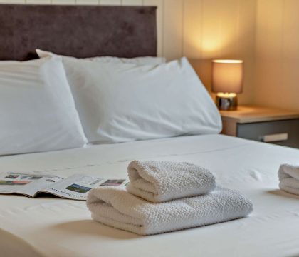 Cotswold Lodge Master Bedroom - StayCotswold
