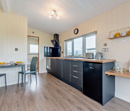Cotswold View Dining & Kitchen Area - StayCotswold