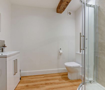 The Old Workshop Shower Room - StayCotswold