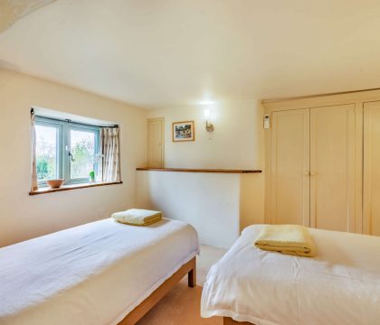 Cosy Corner Twin Bedroom - StayCotswold