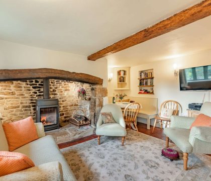 Cosy Corner Living Room - StayCotswold