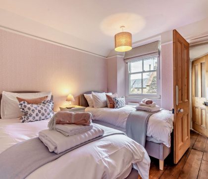 Union Cottage Twin Bedroom - StayCotswold