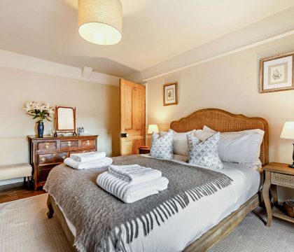 Union Cottage Master Bedroom - StayCotswold