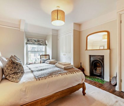 Union Cottage Master Bedroom - StayCotswold