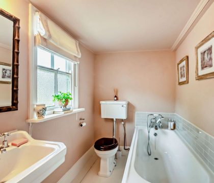 Union Cottage Family Bathroom - StayCotswold