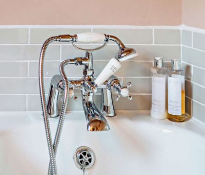 Union Cottage Family Bathroom - StayCotswold