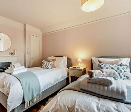 Union Cottage Bedroom 2 - StayCotswold
