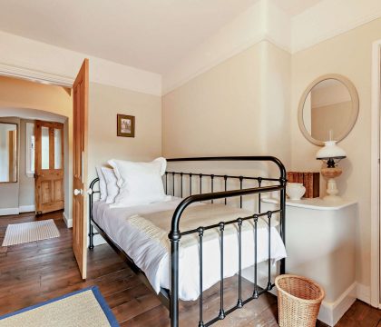 Union Cottage Bedroom 3 - StayCotswold