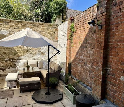 Union Cottage Courtyard - StayCotswold