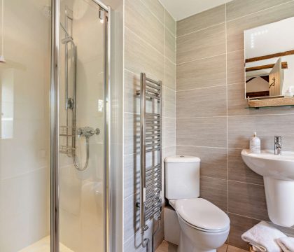 Perry Cottage Bathroom - StayCotswold