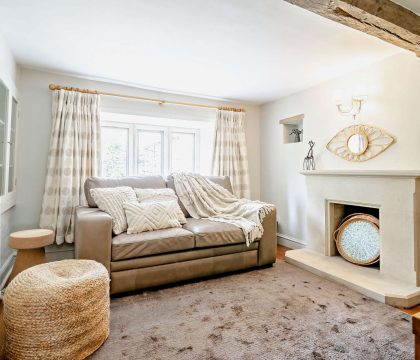 Smuggs Barn Cottage Snug - StayCotswold