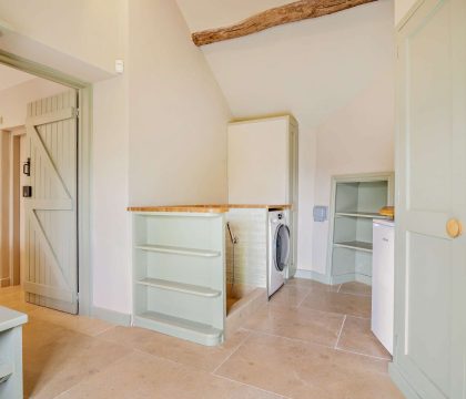 Smuggs Barn Cottage Utility Room - StayCotswold