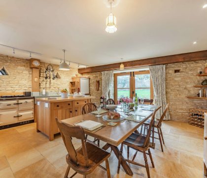 Bunt Barn Kitchen and Dining Room - StayCotswold