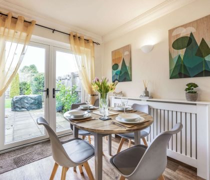Magnolia Cottage Dining Area - StayCotswold