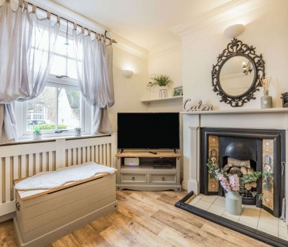 Magnolia Cottage Living Room - StayCotswold