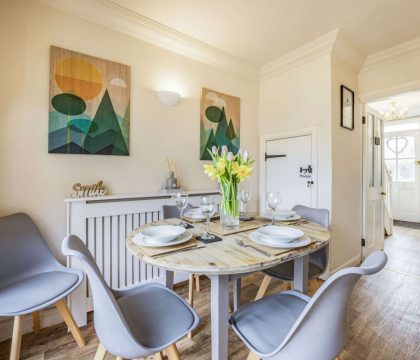 Magnolia Cottage Dining Area - StayCotswold