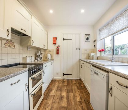 Magnolia Cottage Kitchen - StayCotswold