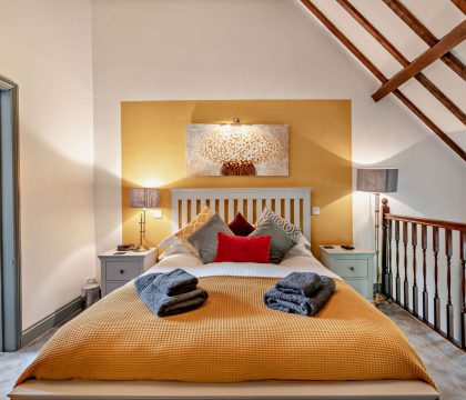 Ratty's Retreat Master Bedroom - StayCotswold
