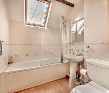Ratty's Retreat Bathroom - Staycotswold