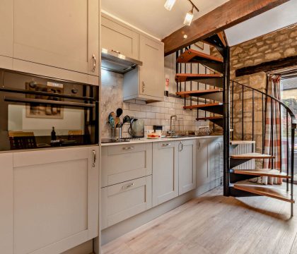 Ratty's Retreat Kitchen - StayCotswold