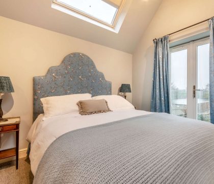 Lilly Bee Cottage Master Bedroom - StayCotswold