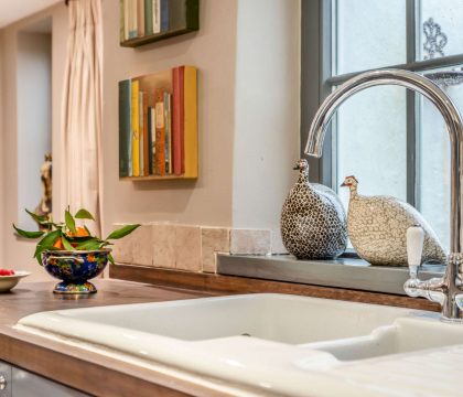Lilly Bee Cottage Kitchen - StayCotswold