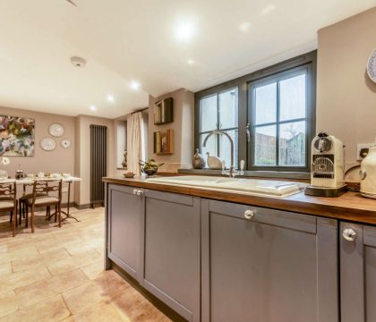 Lilly Bee Cottage Kitchen - StayCotswold