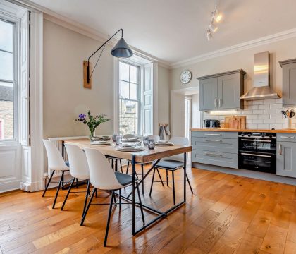 Molls Yard Dining Area - StayCotswold