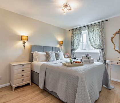 Ross House Master Bedroom - StayCotswold