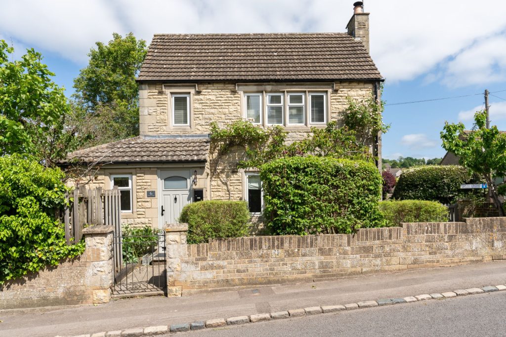 Hillcrest Cottage, 2 Bed Cotswold Holiday Cottage in Avening, near Tetbury