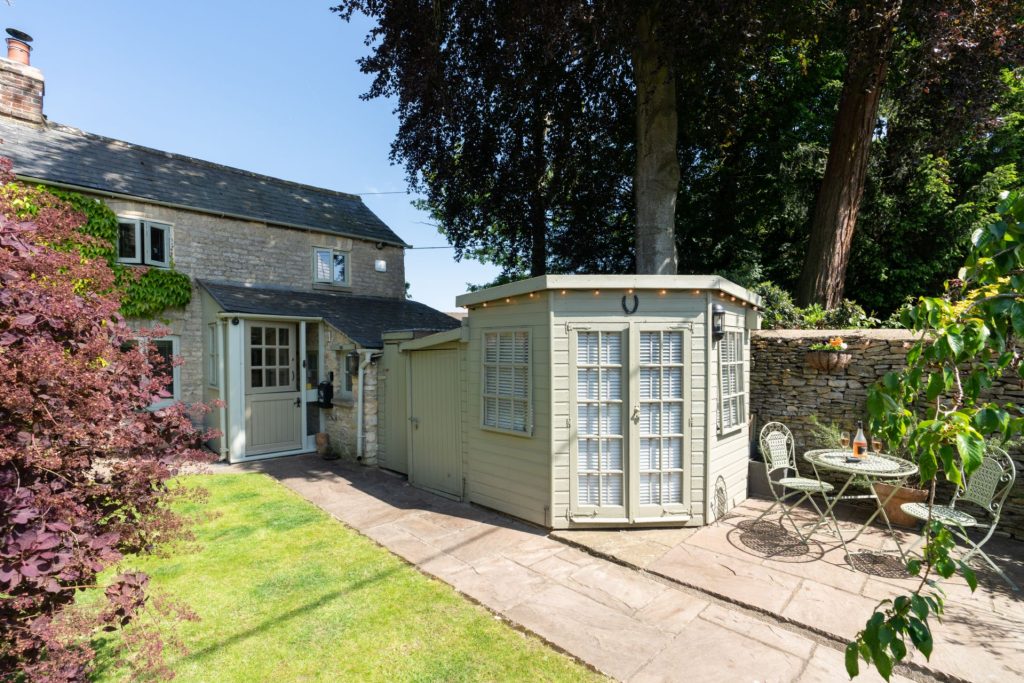 Wood Cottage, 1 Bed Dog Friendly Holiday Cottage in Fairford