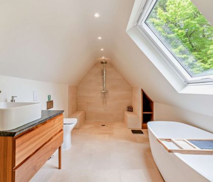 Stonelands Master Bedroom Ensuite - StayCotswold