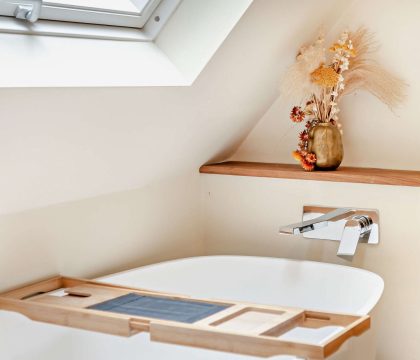 Stonelands Master Bedroom Ensuite - StayCotswold