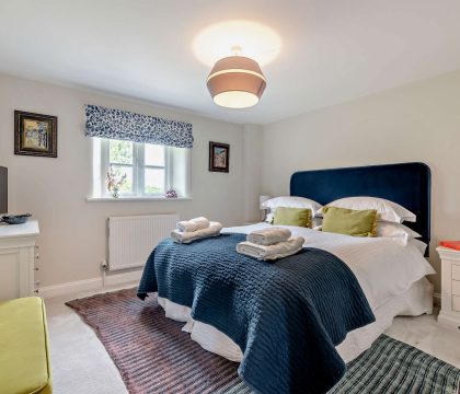 Stonelands Bedroom 4 - StayCotswold