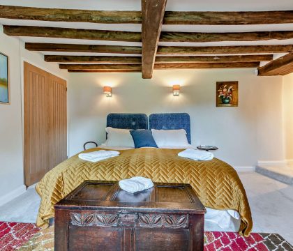 Stonelands Bedroom 5 - StayCotswold