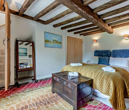 Stonelands Bedroom 5 - StayCotswold