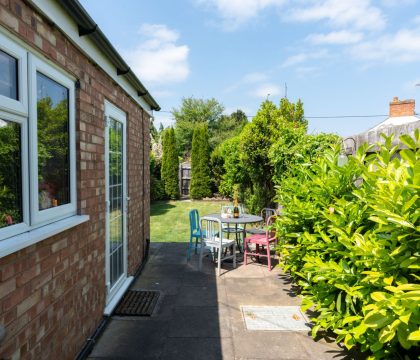 Magnolia Cottage Garden - StayCotswold