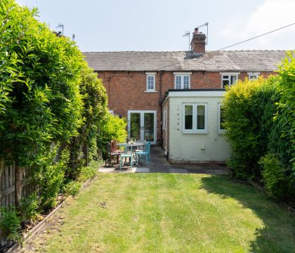Magnolia Cottage Garden - StayCotswold