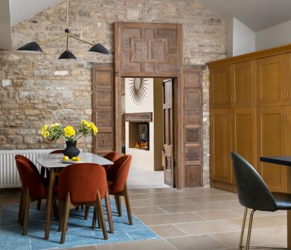 Huntington Courtyard Dining Room - StayCotswold