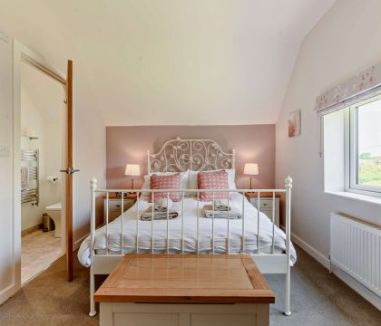 Lulham Bedroom 3 - StayCotswold