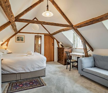 The Glen Master Bedroom - StayCotswold